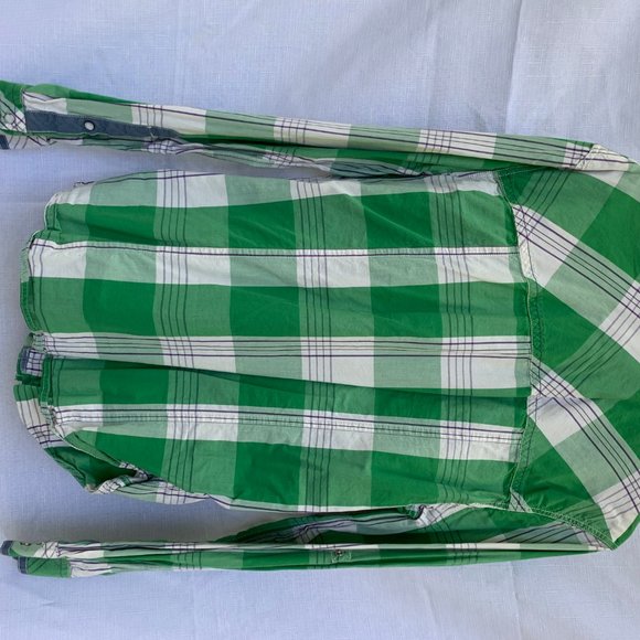 puma snaps button down. - Picture 2 of 3